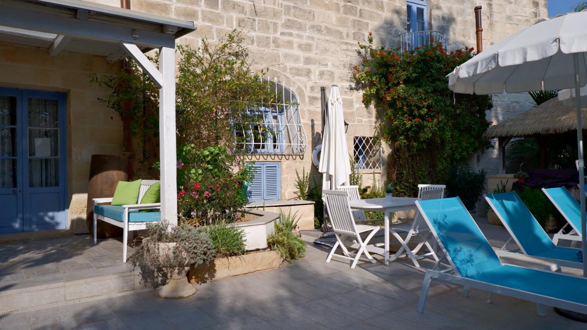 Village Knights Bed and breakfast Żebbuġ