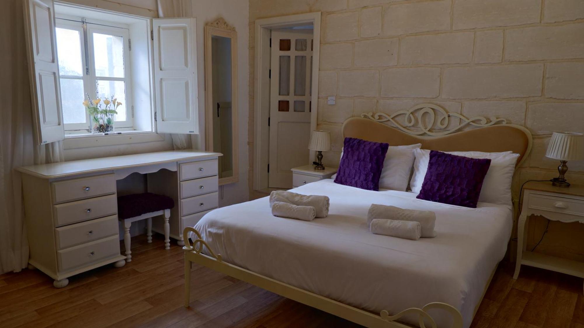 Village Knights Bed and breakfast